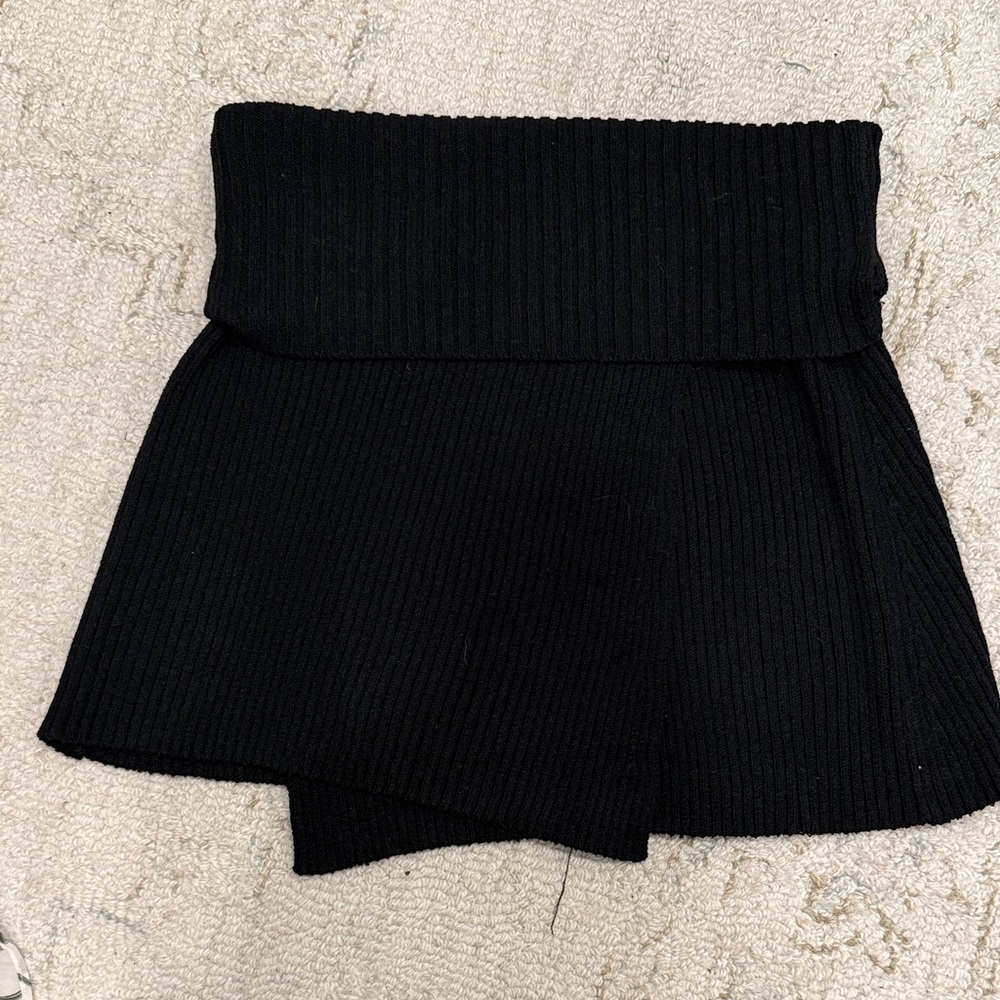 Line & Dot Black Ribbed Skirt